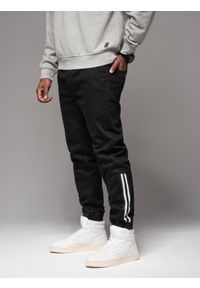 Ombre Clothing - Jeansowe joggery męskie z lampasami – czarne V2 - Rozmiar: XXL. Okazja: na co dzień. Kolor: czarny. Materiał: jeans. Styl: retro, sportowy, casual