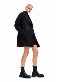 Desigual płaszcz 23WWEWAU WOMAN WOVEN OVERCOAT damski kolor czarny przejściowy dwurzędowy. Kolor: czarny. Materiał: włókno, materiał. Styl: klasyczny #2