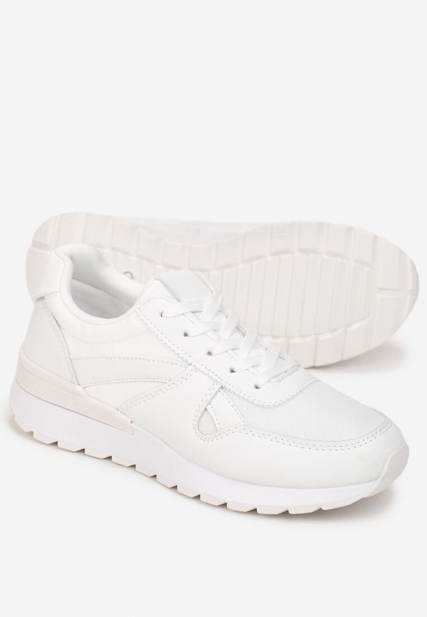 Renee - Białe Sneakersy na Grubej Podeszwie Pheona. Wysokość cholewki: przed kostkę. Kolor: biały. Materiał: materiał. Szerokość cholewki: normalna. Wzór: aplikacja