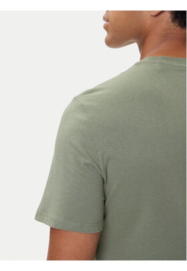 Mustang T-Shirt Austin 1016853 Zielony Regular Fit. Kolor: zielony. Materiał: bawełna