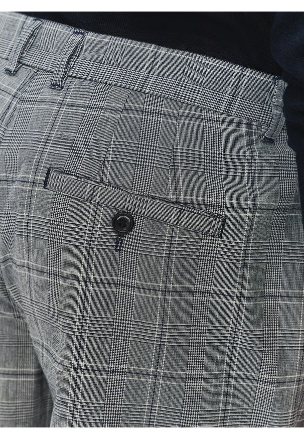 Pako Lorente - PAKO LORENTE – Męskie szorty w kratkę z lnem. Okazja: na co dzień. Materiał: len. Długość: krótkie. Wzór: kratka. Sezon: lato. Styl: casual