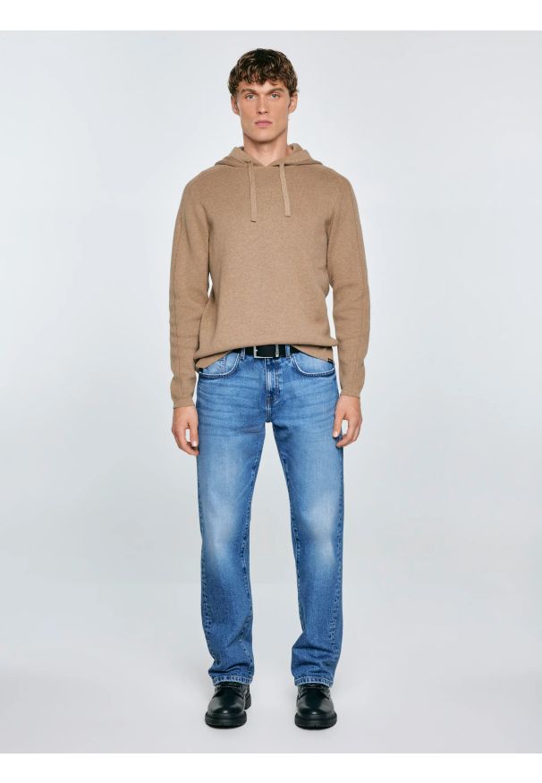 Big-Star - Sweter męski z kapturem beżowy Hoodsy 805. Typ kołnierza: kaptur. Kolor: beżowy. Materiał: jeans. Styl: klasyczny