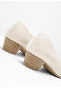 bonprix - Czółenka marki Jana, wygodna tęgość. Kolor: beżowy. Obcas: na obcasie. Wysokość obcasa: średni #2