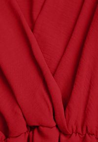 Renee - Czerwona Asymetryczna Koktajlowa Sukienka z Wiskozą Kopertowym Dekoltem i Paskiem Laniea. Okazja: na imprezę. Typ kołnierza: dekolt kopertowy. Kolor: czerwony. Materiał: wiskoza. Typ sukienki: kopertowe, asymetryczne. Styl: wizytowy #7