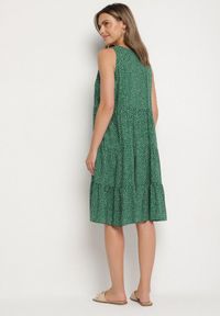 Born2be - Zielona Bawełniana Sukienka w Kropki z Falbanami Zerolia. Okazja: na spotkanie biznesowe, do pracy, na co dzień. Kolor: zielony. Materiał: bawełna. Wzór: kropki. Typ sukienki: proste. Styl: casual, klasyczny, biznesowy #2