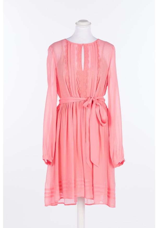TwinSet - Tiulowa sukienka z żabotem Twinset. Typ kołnierza: z żabotem. Kolor: różowy. Materiał: tiul. Długość rękawa: na ramiączkach. Wzór: koronka, aplikacja. Typ sukienki: rozkloszowane. Styl: elegancki