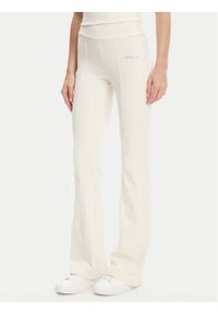 Guess Spodnie dresowe V5RB15 KCD02 Écru Regular Fit. Materiał: syntetyk