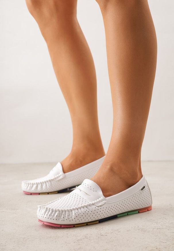 Born2be - Białe Ażurowe Mokasyny ze Skórzaną Wkładką Ozdobione Przeszyciami Sylilise. Okazja: na co dzień. Kolor: biały. Materiał: skóra. Wzór: ażurowy, aplikacja. Styl: casual, klasyczny