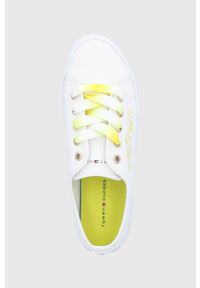 TOMMY HILFIGER - Tommy Hilfiger Tenisówki damskie kolor biały. Nosek buta: okrągły. Zapięcie: sznurówki. Kolor: biały. Materiał: guma #4