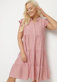Born2be - Ciemnoróżowa Sukienka o Rozkloszowanym Kroju z Dekoltem w Serek Meverina. Okazja: na co dzień. Typ kołnierza: dekolt w serek. Kolor: różowy. Długość rękawa: krótki rękaw. Wzór: aplikacja. Typ sukienki: rozkloszowane, proste. Styl: casual, elegancki #3