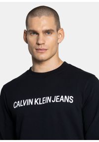 Bluza męska Calvin Klein Jeans (J30J307757-099). Okazja: na spotkanie biznesowe. Kolor: czarny. Materiał: jeans. Wzór: nadruk. Styl: biznesowy #2