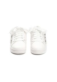 Born2be - Białe Sneakersy Margaric. Nosek buta: okrągły. Kolor: biały. Materiał: skóra. Wzór: aplikacja. Obcas: na płaskiej podeszwie #5