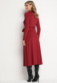 Born2be - Bordowa Sukienka Maxi o Koszulowym Fasonie z Wiązaniem mZynlee. Okazja: na co dzień. Kolor: czerwony. Materiał: wiskoza. Typ sukienki: koszulowe. Styl: klasyczny, casual, elegancki. Długość: maxi #4