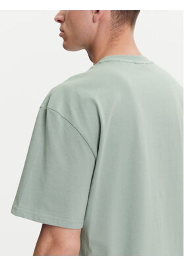 Karl Kani T-Shirt Small Signature Essential PD00008142 Zielony Relaxed Fit. Kolor: zielony. Materiał: bawełna