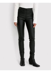 Kaffe Spodnie z imitacji skóry Ada Coated 10501626 Czarny Slim Fit. Kolor: czarny. Materiał: wiskoza, skóra #1