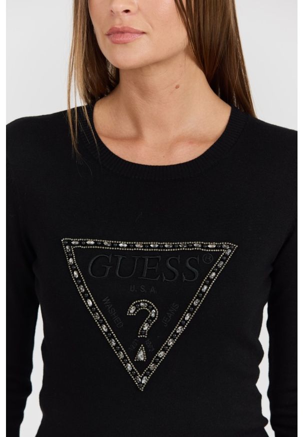 Guess - GUESS Czarny damski sweter Rylie Triangle Logo, Rozmiar M. Kolor: czarny. Materiał: wiskoza, poliester, elastan, materiał. Długość rękawa: długi rękaw. Długość: długie. Styl: klasyczny