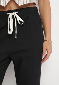 Born2be - Czarne Bawełniane Spodnie z Wiązaniem Galtebis. Okazja: na co dzień. Kolor: czarny. Materiał: bawełna. Styl: elegancki, casual #3