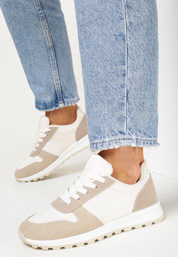 Born2be - Biało-Ciemnobeżowe Sneakersy na Płaskiej Podeszwie z Bieżnikiem Ahmani. Wysokość cholewki: przed kostkę. Kolor: beżowy. Materiał: materiał. Szerokość cholewki: normalna. Sezon: lato, wiosna. Obcas: na płaskiej podeszwie