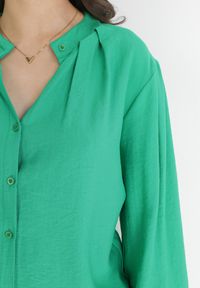 Born2be - Zielona Koszula z Plisowanymi Rękawami Yelia. Kolor: zielony. Styl: elegancki #5