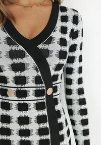 Born2be - Jasnoszara Sukienka Dzianinowa w Geometryczny Wzór z Metaliczną Nicią Frano. Kolor: szary. Materiał: dzianina. Wzór: geometria. Długość: mini #4