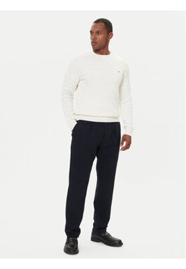 TOMMY HILFIGER - Tommy Hilfiger Sweter MW0MW33132 Écru Regular Fit. Materiał: bawełna
