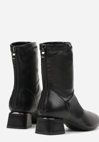 Renee - Czarne Eleganckie Botki VICES Skarpetkowe na Klocku z Metalicznym Zdobieniem Rivite. Okazja: na co dzień. Zapięcie: zamek. Kolor: czarny. Materiał: jeans, skóra. Wzór: aplikacja. Obcas: na obcasie. Styl: elegancki. Wysokość obcasa: średni #3