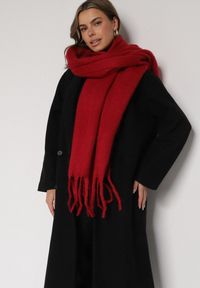 Born2be - Bordowy Szalik z Ozdobnymi Frędzlami Esariana. Okazja: na co dzień. Kolor: czerwony. Wzór: aplikacja. Styl: klasyczny, casual #1
