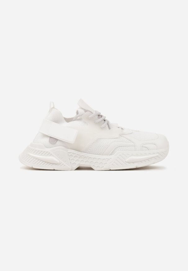 Born2be - Białe Sneakersy Streetwearowe na Podeszwie z Tłoczeniami i Rzepem Zilanne. Okazja: na co dzień. Zapięcie: rzepy. Kolor: biały. Materiał: jeans. Obcas: na płaskiej podeszwie