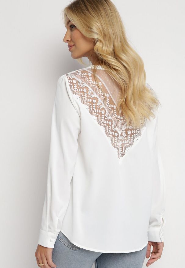 Born2be - Biała Bluzka z Haftem Destyn. Kolor: biały. Materiał: tiul, koronka. Długość rękawa: długi rękaw. Długość: długie. Wzór: haft