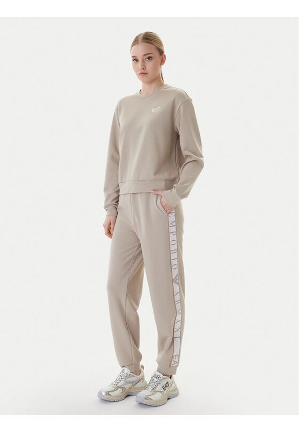 EA7 Emporio Armani Dres 7W001157 AF12501 U6225 Beżowy Regular Fit. Kolor: beżowy. Materiał: syntetyk