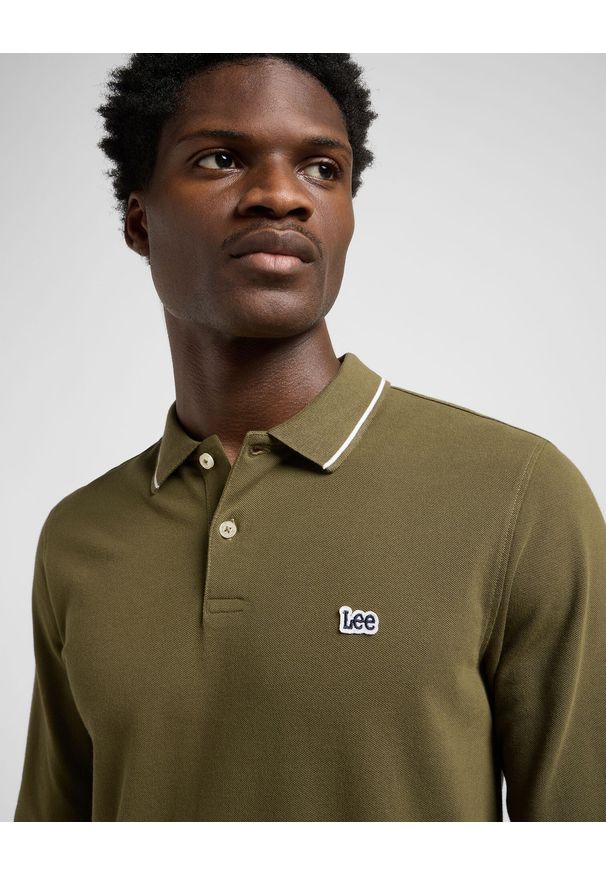 Lee - MESKA KOSZULKA LEE LS PIQUE POLO ARMY GREEN 112370566. Typ kołnierza: polo