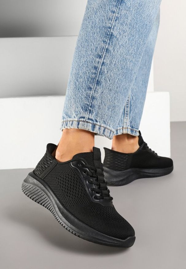 Renee - Czarne Buty Sportowe Sneakersy z Siateczki na Podeszwie z Tłoczeniami Kortebia. Okazja: na co dzień. Zapięcie: sznurówki. Kolor: czarny. Materiał: jeans