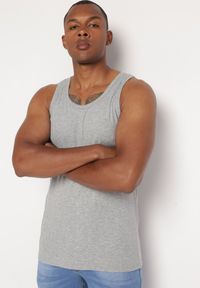 Born2be - Jasnoszara Klasyczna Koszulka Bez Rękawów Tank Top Clecotia. Kolor: szary. Długość rękawa: bez rękawów #3