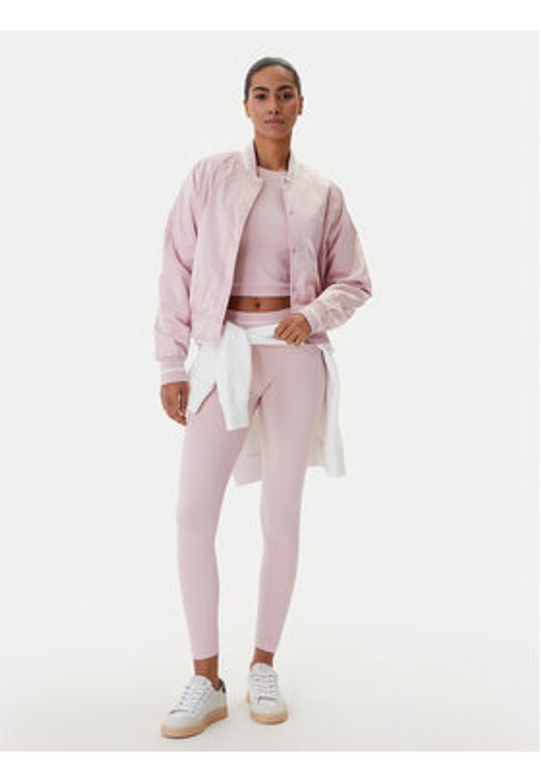 Guess Kurtka bomber V6RL02 WL022 Różowy Regular Fit. Kolor: różowy. Materiał: bawełna