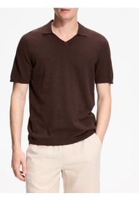 Reserved - Sweter polo z dodatkiem lnu - ciemnobrązowy. Typ kołnierza: polo. Kolor: brązowy. Materiał: len