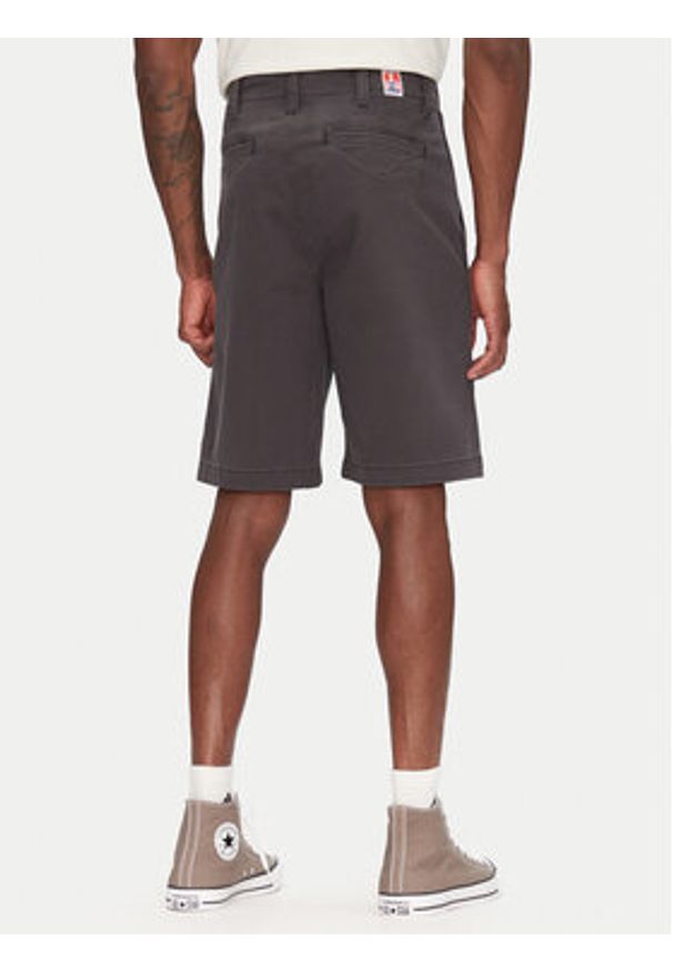 Wrangler Szorty materiałowe 112362922 Szary Slim Fit. Kolor: szary. Materiał: bawełna