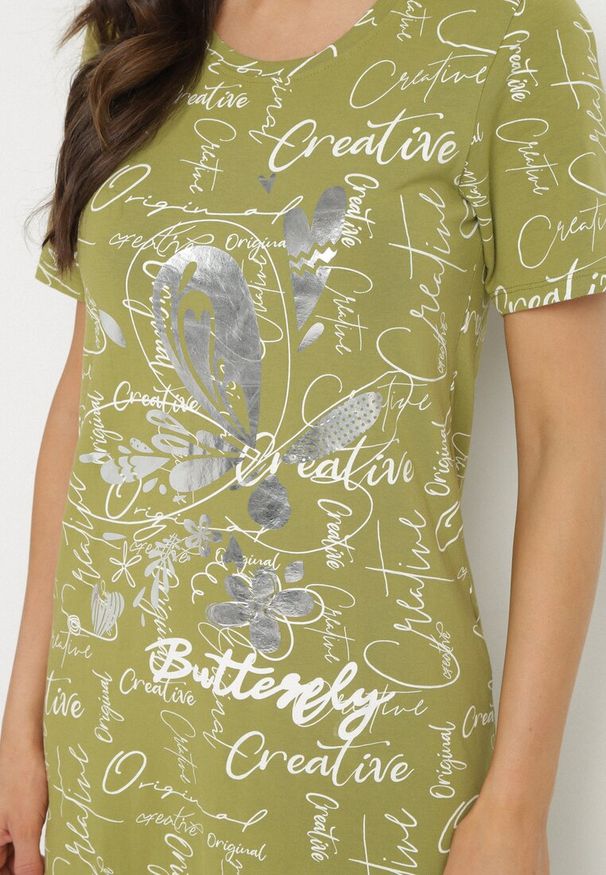 Born2be - Jasnozielona Bawełniana Sukienka o T-shirtowym Kroju z Ozdobnym Nadrukiem Feviressa. Okazja: na co dzień. Kolor: zielony. Materiał: bawełna. Długość rękawa: krótki rękaw. Wzór: nadruk. Sezon: lato. Styl: elegancki, casual