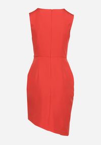 Born2be - Czerwona Sukienka Vices Dopasowana Asymetryczna z Błyszczącą Wstawką Tolivena. Okazja: na co dzień. Typ kołnierza: dekolt w kształcie V. Kolor: czerwony. Materiał: materiał. Wzór: aplikacja. Typ sukienki: asymetryczne. Styl: casual, elegancki #3