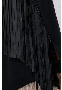 TwinSet - Twinset Płaszcz wełniany kolor czarny przejściowy. Kolor: czarny. Materiał: wełna. Wzór: gładki