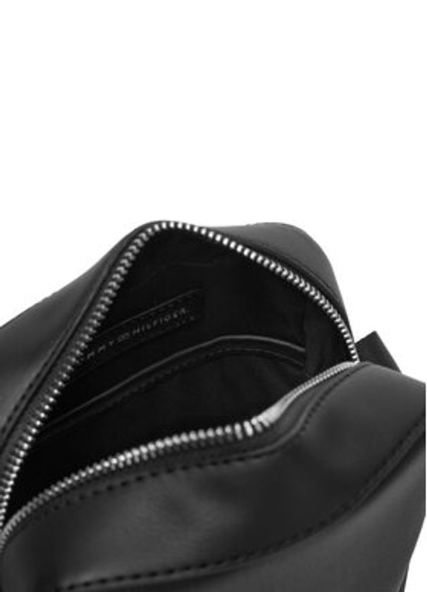 TOMMY HILFIGER - Tommy Hilfiger Saszetka Th Modern Mini Reporter AM0AM13638 Czarny. Kolor: czarny. Materiał: skóra