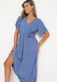 Born2be - Niebieska Sukienka Maxi z Gumką w Talii i Materiałowym Paskiem Kiriane. Kolekcja: plus size. Kolor: niebieski. Materiał: materiał. Sezon: lato, wiosna. Typ sukienki: dla puszystych. Długość: maxi #4