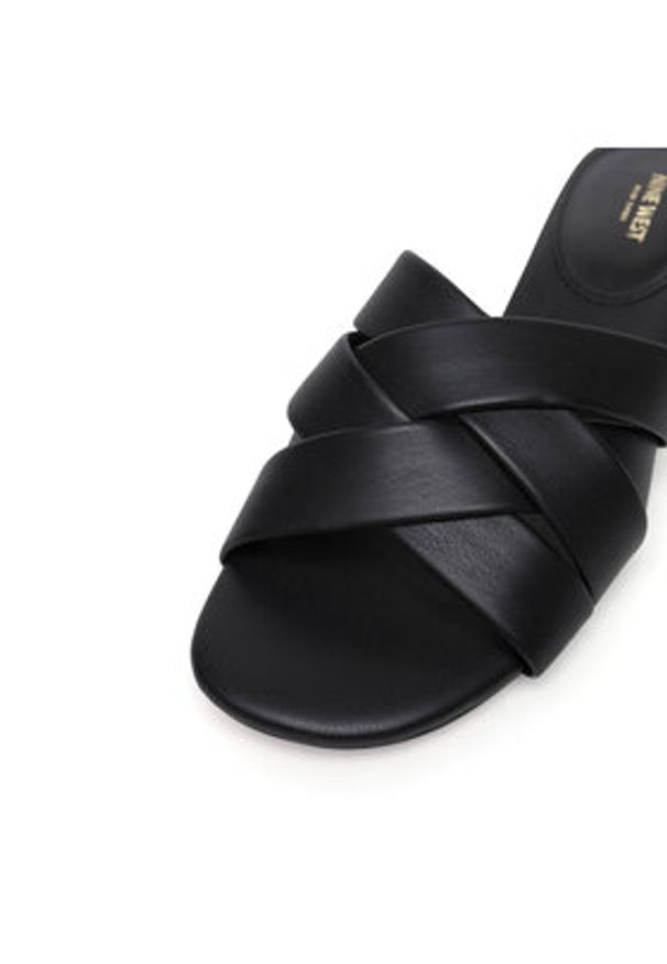 Nine West Klapki JF2220-1 Czarny. Kolor: czarny. Materiał: syntetyk
