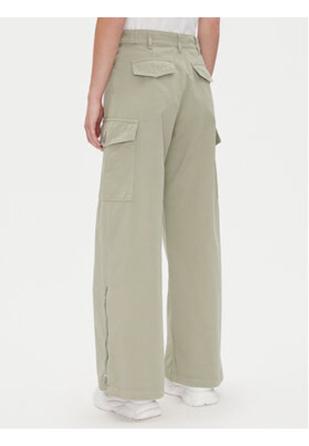 Hugo - HUGO Spodnie cargo Holoma 50536955 Zielony Relaxed Fit. Kolor: zielony. Materiał: bawełna
