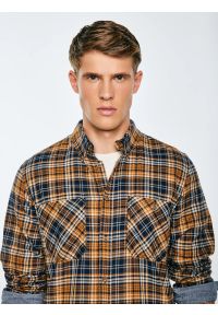 Big-Star - Koszula męska flanelowa w kratę granatowo-pomaraŅczowa Kolisar 403. Okazja: na co dzień. Kolor: niebieski. Materiał: jeans, tkanina, materiał. Wzór: kolorowy, kratka. Styl: casual