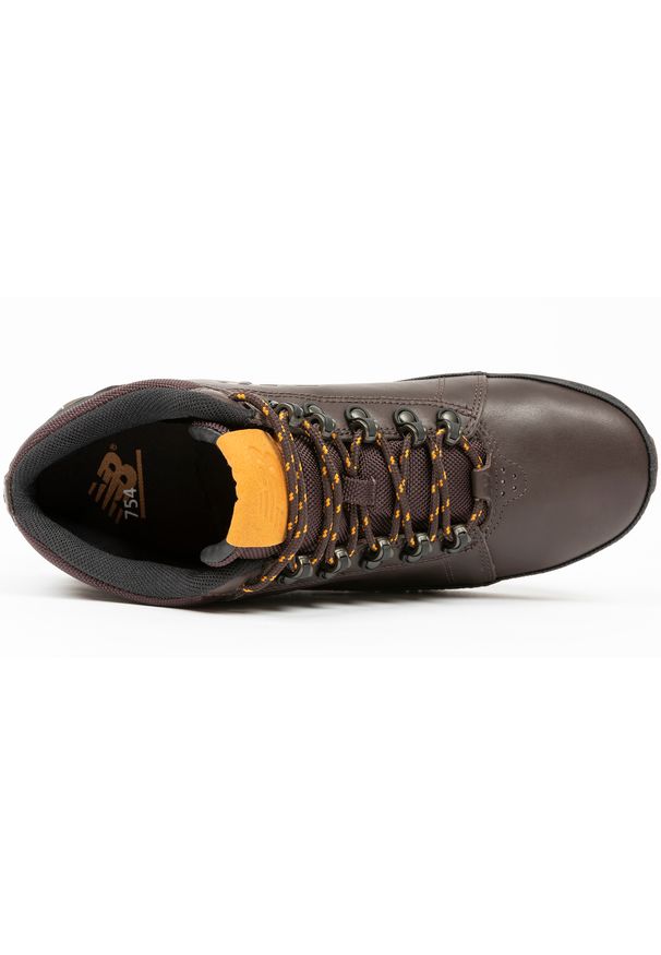 Buty zimowe męskie New Balance H754BY - brązowe. Okazja: na co dzień. Kolor: brązowy. Materiał: skóra. Szerokość cholewki: normalna. Sezon: zima