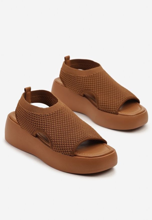 Born2be - Brązowe Sandały na Grubej Podeszwie z Wycięciami Raneve. Okazja: na co dzień. Kolor: brązowy. Sezon: lato. Styl: casual