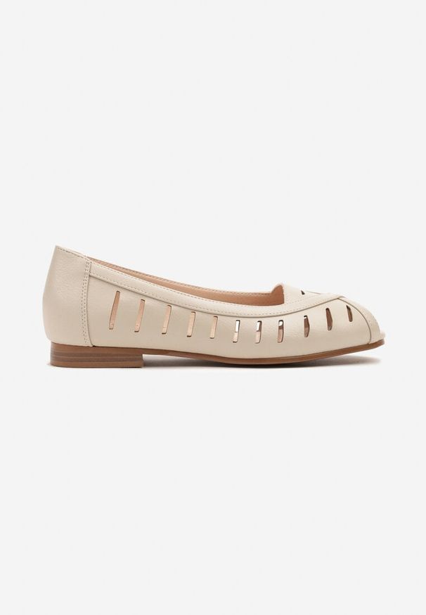 Born2be - Beżowe Balerinki Peep Toe z Ażurowymi Wycięciami i Skórzaną Wkładką Nafiarda. Nosek buta: otwarty. Kolor: beżowy. Materiał: skóra. Wzór: ażurowy. Sezon: lato. Obcas: na obcasie. Wysokość obcasa: niski