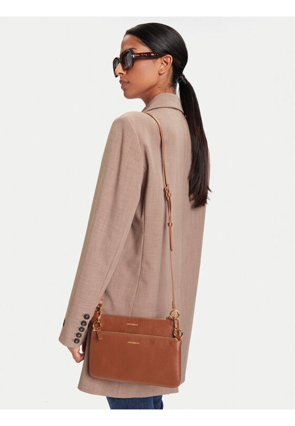 Coccinelle Torebka TIF Coccinelle Yvonne E5 TIF 55 01 01 Brązowy. Kolor: brązowy. Materiał: skórzane