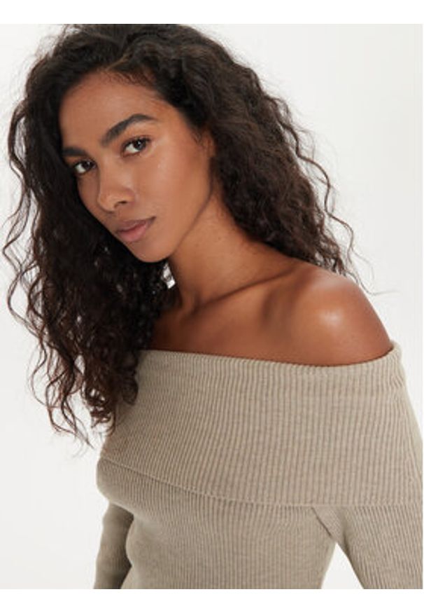 Guess Sweter Nina W4BR73 Z3K92 Beżowy Slim Fit. Kolor: beżowy. Materiał: syntetyk