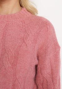Born2be - Ciemnoróżowy Sweter w Warkoczykowy Splot Biggesa. Kolor: różowy. Długość rękawa: długi rękaw. Długość: długie. Wzór: ze splotem. Styl: klasyczny #3